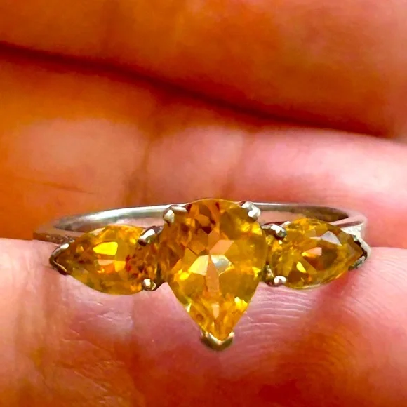 Topaz Pear Shaped Ring, flanked by 2 smaller Topaz🌟Price Drop🌟 - Picture 5 of 15